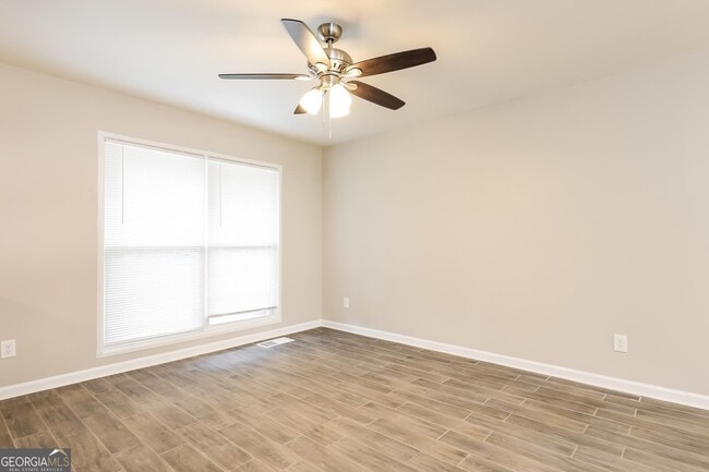 Photo - 833 Brian Ln