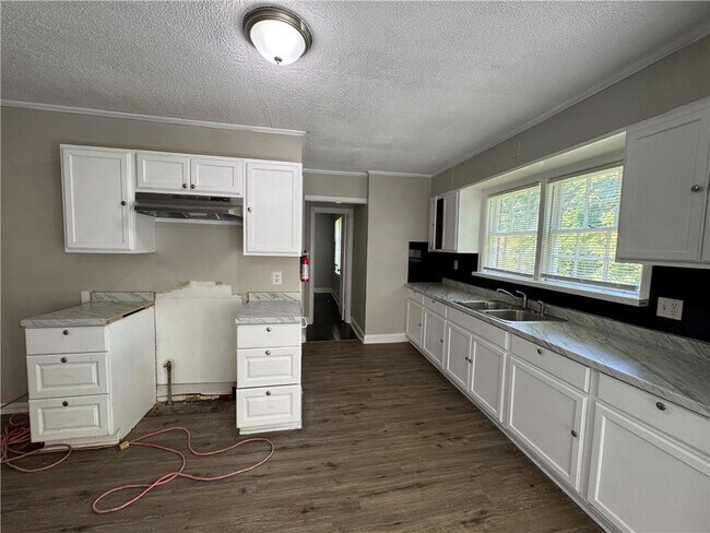 Photo - 1580 Childress Dr SW