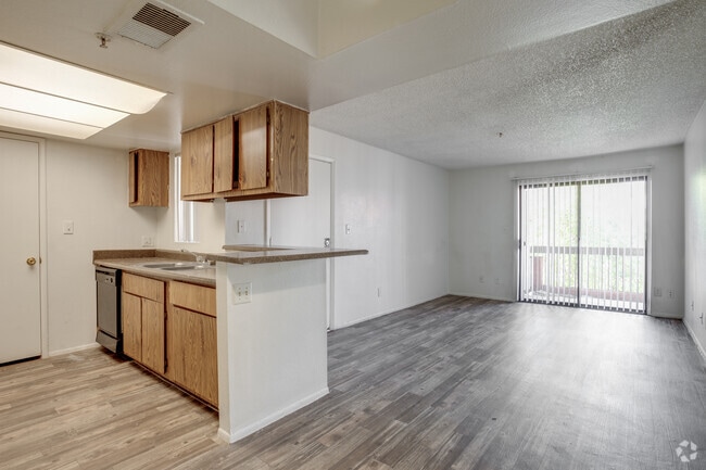 2BR, 2BA - 875 SF - Sierra Walk