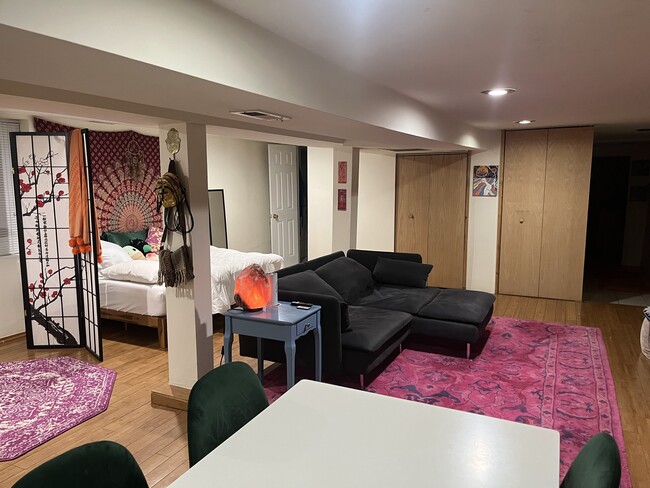 Building Photo - 2941 N Whipple St Unit Garden