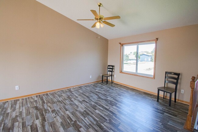 Photo - Spacious, freshly painted split entry home in NW Rochester!