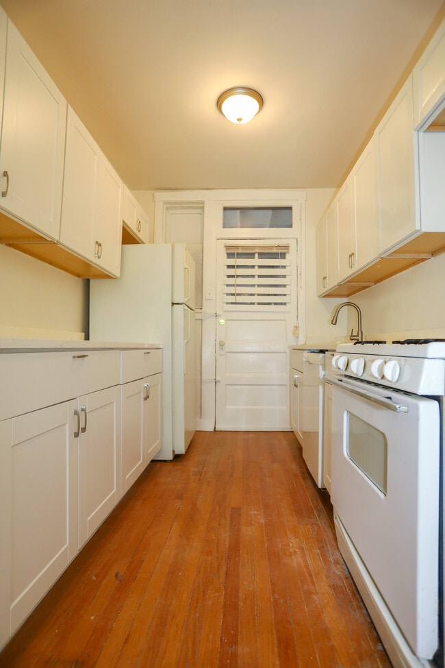 Building Photo - 5063 N Glenwood Ave Unit #3E