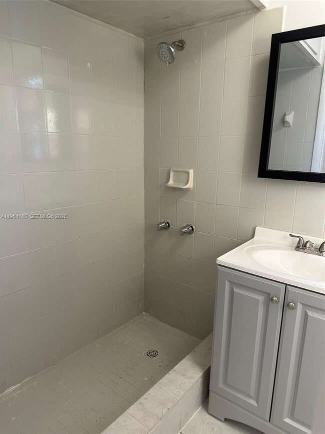 Photo - 1275 W 31st St