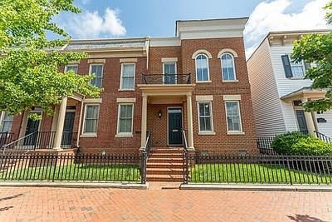 Spacious 3-Bedroom Apt on Cary St. - Spacious 3-Bedroom Apt on Cary St.