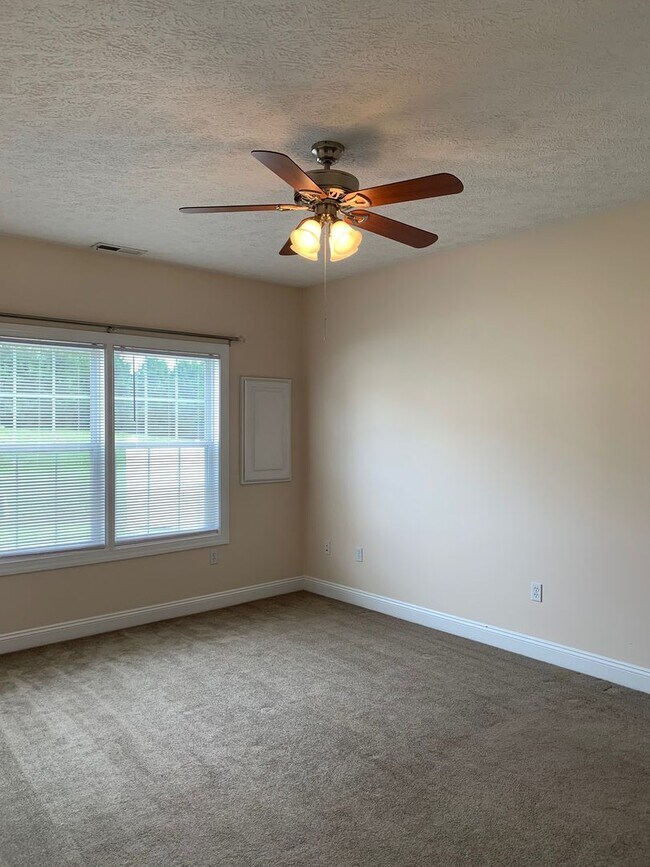 Photo - 3 Bedroom, 2 Bath Townhouse End Unit with 1 Car Garage