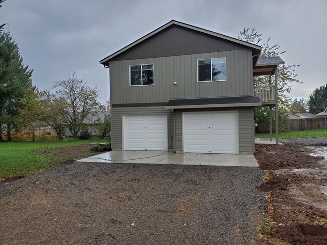 Photo - Newer Construction 2 Bedroom, 1 Bathroom, OREGON CITY Ready To Lease!