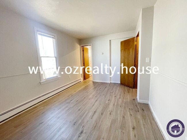 Photo - 215 E Reed Ave