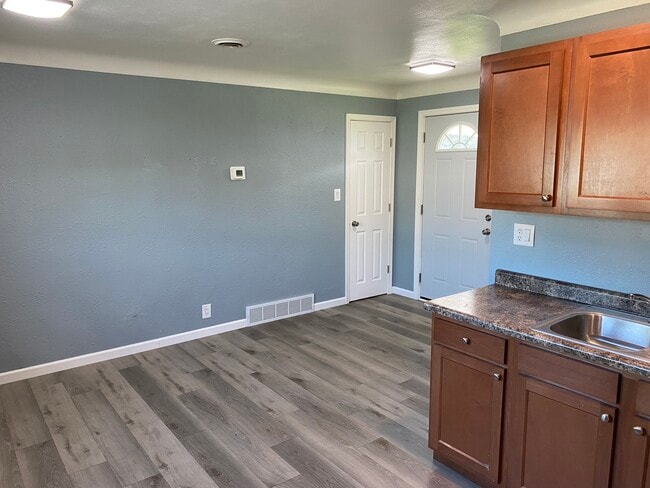 Photo - 504 1/2 S Shawnee St Apartment Unit S Shawnee St