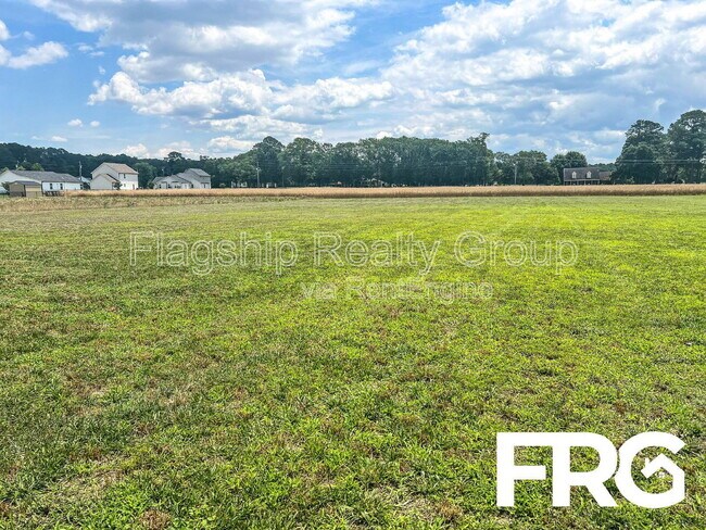 Photo - 102 Michael Thomas Pl