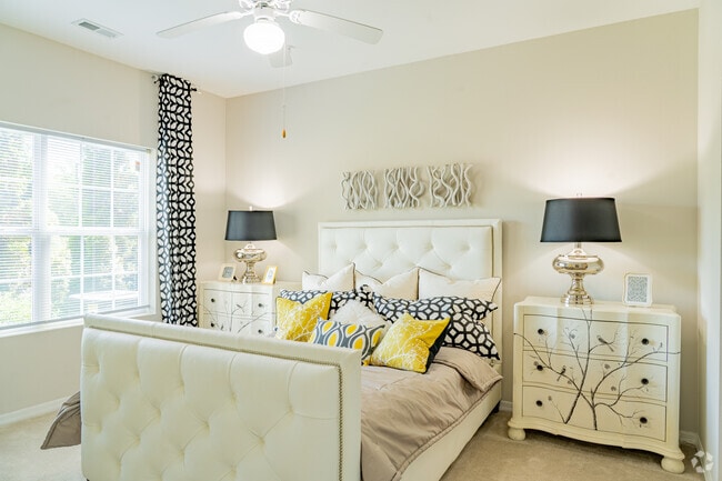 2BR, 2BA - 1,096SF - Primary Bedroom
