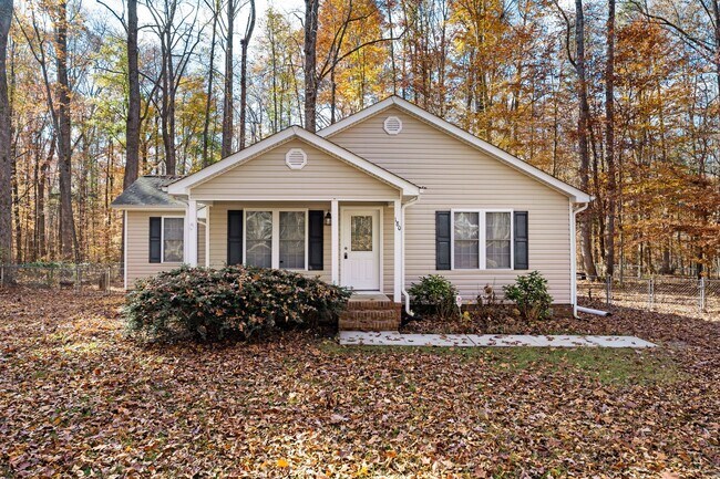 Charming 3 bedroom, 2 bath Home Available ... - Charming 3 bedroom, 2 bath Home Available ...
