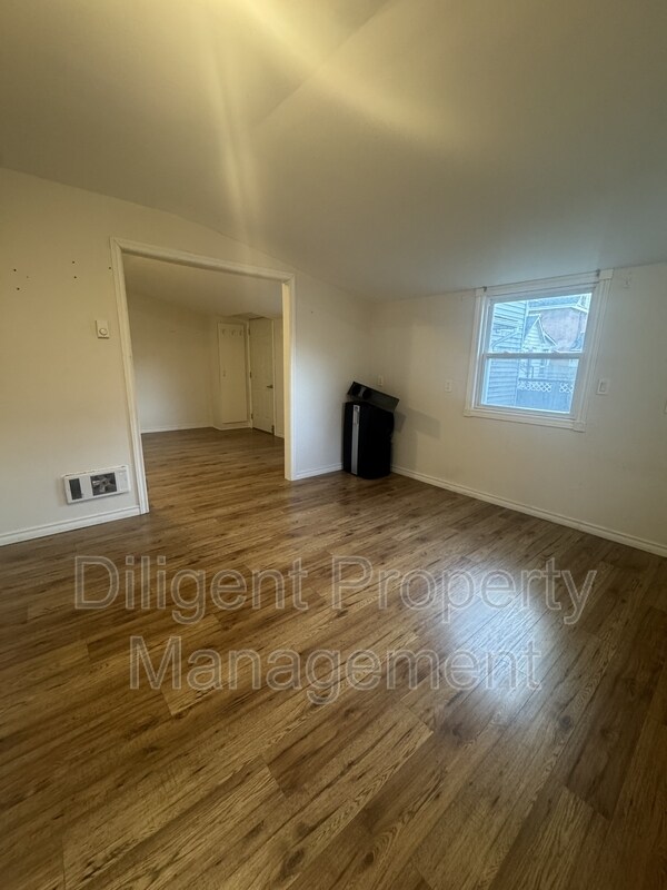 Photo - 612 Romaine St