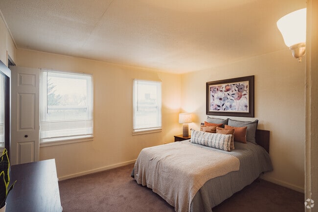 2BR, 1BA - 850SF - Primary Bedroom - Windwood Place Apartments