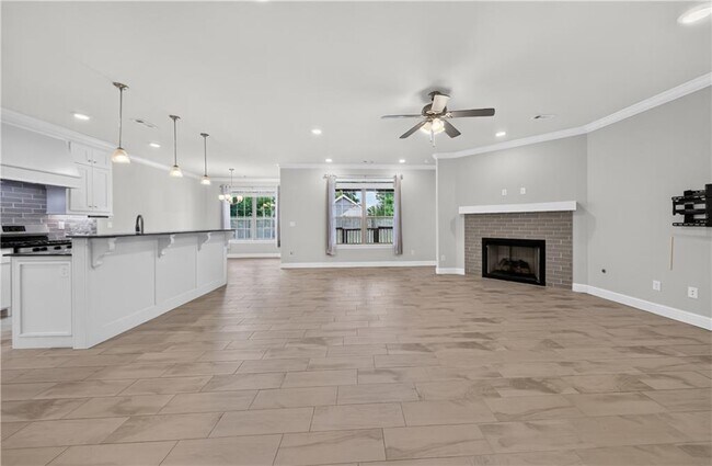 Photo - 730 Winston pl
