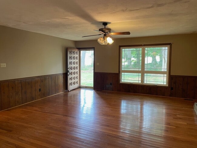 Photo - 3 BED, 2 BATH HOME LOCATED IN DENTON