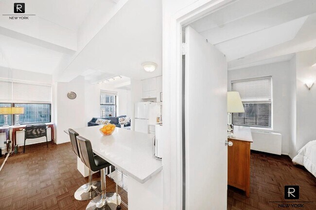 150 W 51st St Unit 1411