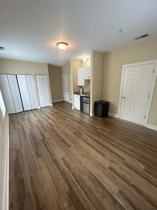 Photo - BUDGET BUSTER! 1st floor studio in the World Tour community