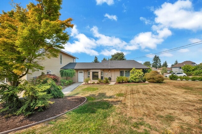 Photo - Comfortable 3BR/2BA Home in Kent – Fenced Backyard & Deck Unidad Apt A