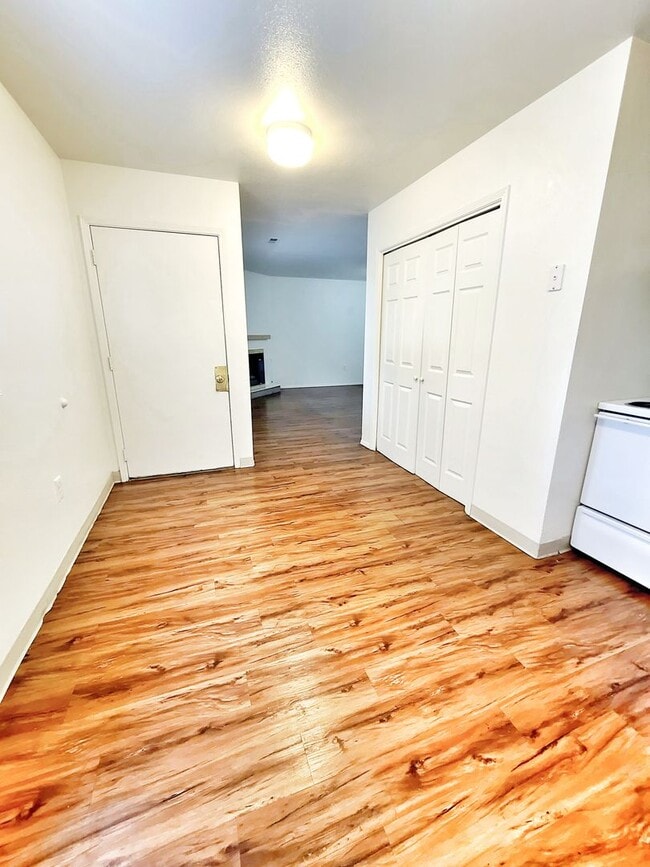 Photo - Perfect 3 bed 2 bath with gas Fireplace Unit 1706 - 101