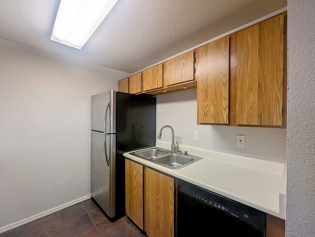 Photo - 2Bd/1.25Ba Lake Forest Park Condo Unit 116