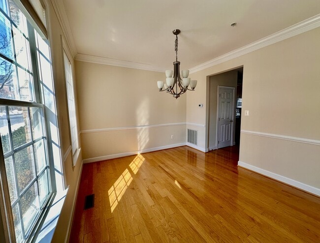 Photo - 917 Crestfield Dr