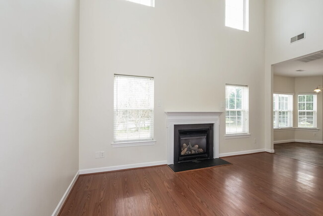 Photo - 539 Meredith Court