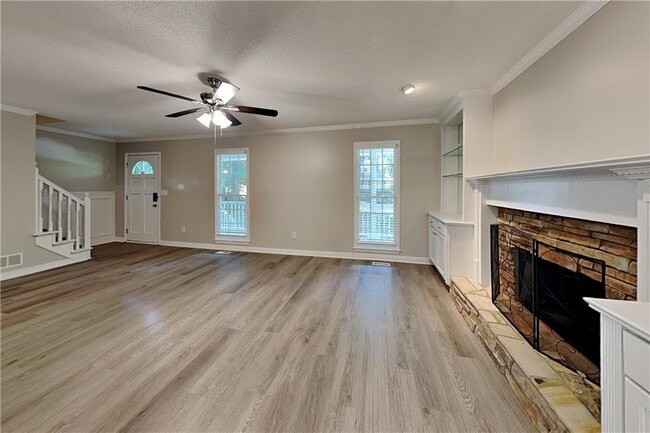 Photo - 328 Abbington Ln