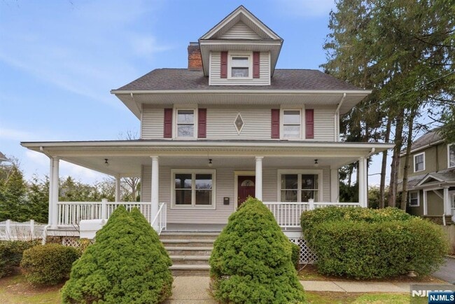 Building Photo - 113 Oak St Unit 1