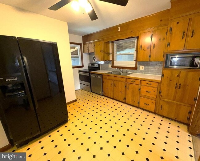 Building Photo - 309 Cheryl Ave