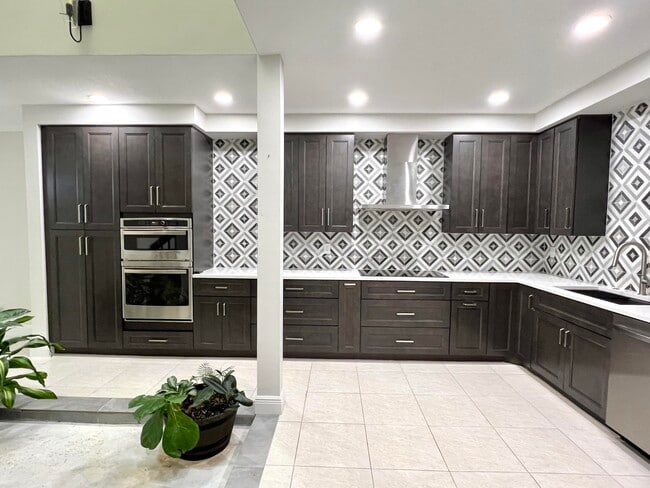 Photo - 1905 Canterbury Cir