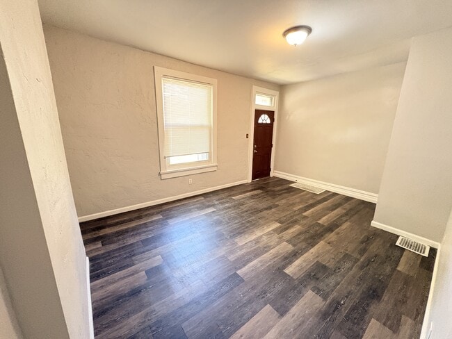 Photo - 2000 Kraft St