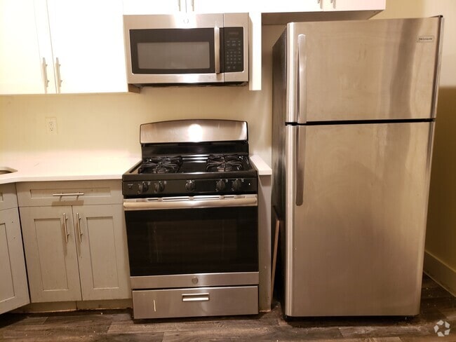 Building Photo - 109 Woodlawn Ave Unit 2 Rental