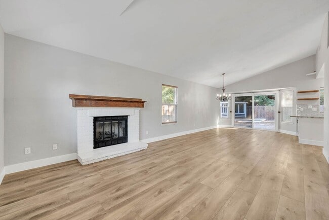 Photo - 827 Stetson Way