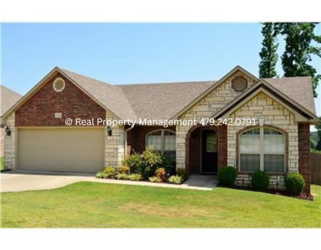 Building Photo - Beautiful 3 bed 2 bath home in Van Buren!!...