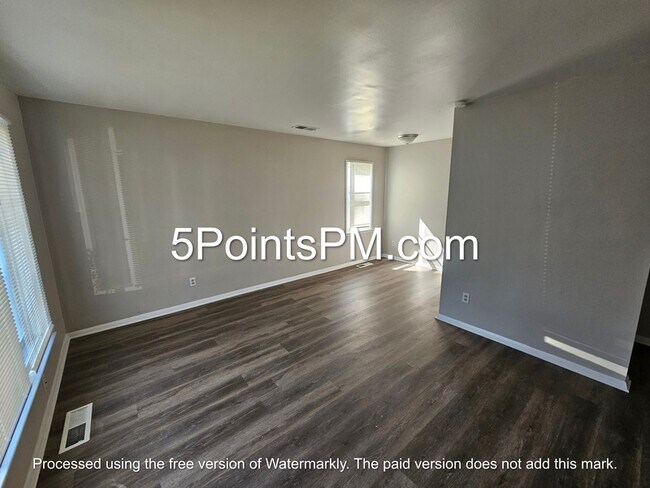 Photo - 4424 E 158th St