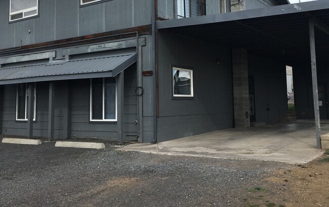 Building Photo - 300 2nd Ave Unit B