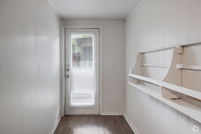 Building Photo - 2318 Willow St Unit B Rental