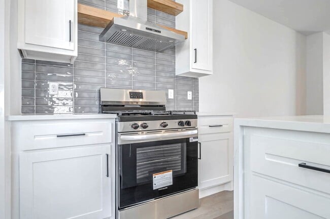 Building Photo - 5634 Dolores St