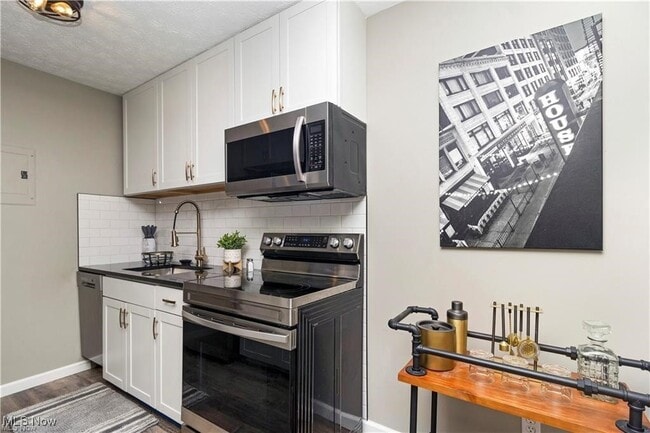 Building Photo - 1597 Cedarwood Dr Unit F