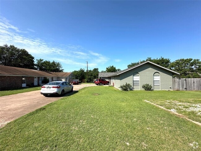 Building Photo - 2402 Parker Cir Rental