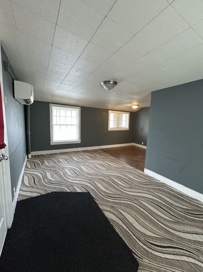 Photo - Nice 1 bedroom 1 bath Apt., great location Walking distance to PSU.. ALL UTILITIES Included excep...
