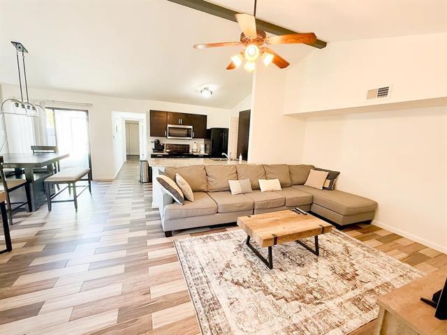 Photo - 4448 Chapman St