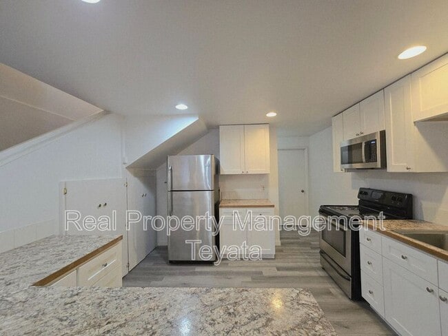 Photo - 2475 Yew Street Rd Unidad Apt A