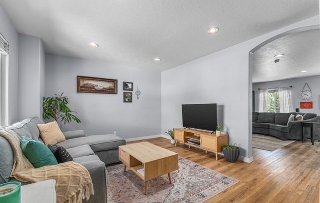 Photo - Beautiful 5-Bedroom Home in Lehi
