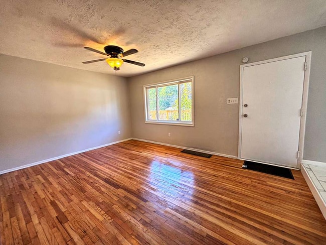 Photo - 741 Jefferson Rd