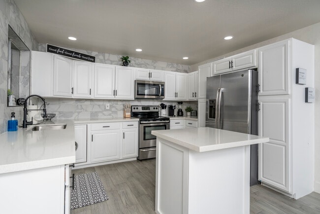 Photo - 1047 W Elna Rae St