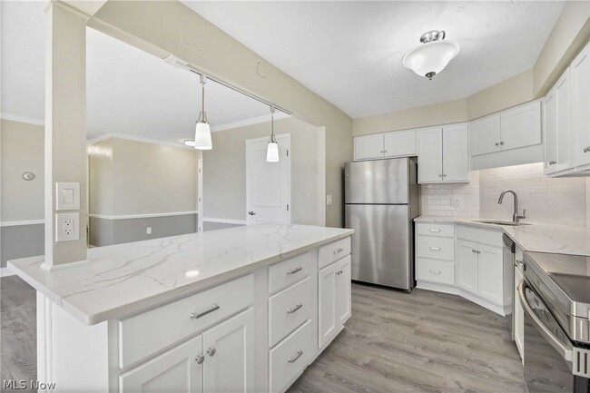 Building Photo - 12550 Lake Ave Unit 1410