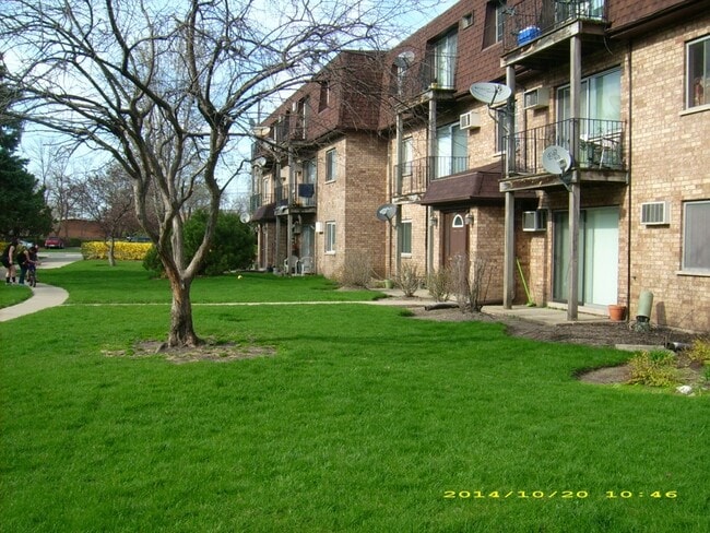 Photo - 115 E Dundee Rd Unit 1S