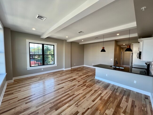 Photo - 116 S Main St