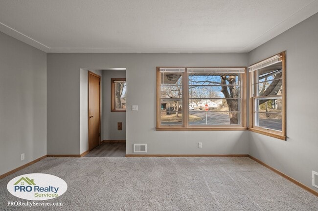 Photo - 4359 7th St NE